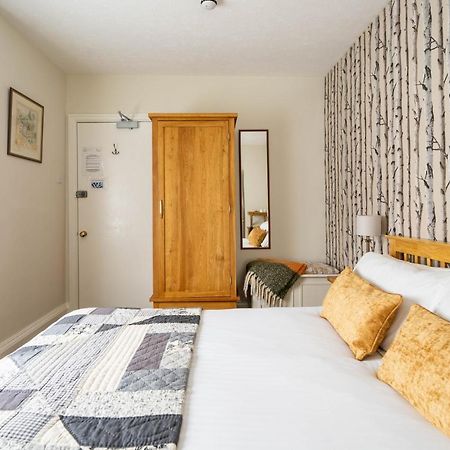 Windrush House Bed and Breakfast Μπρόντγουεϊ Εξωτερικό φωτογραφία