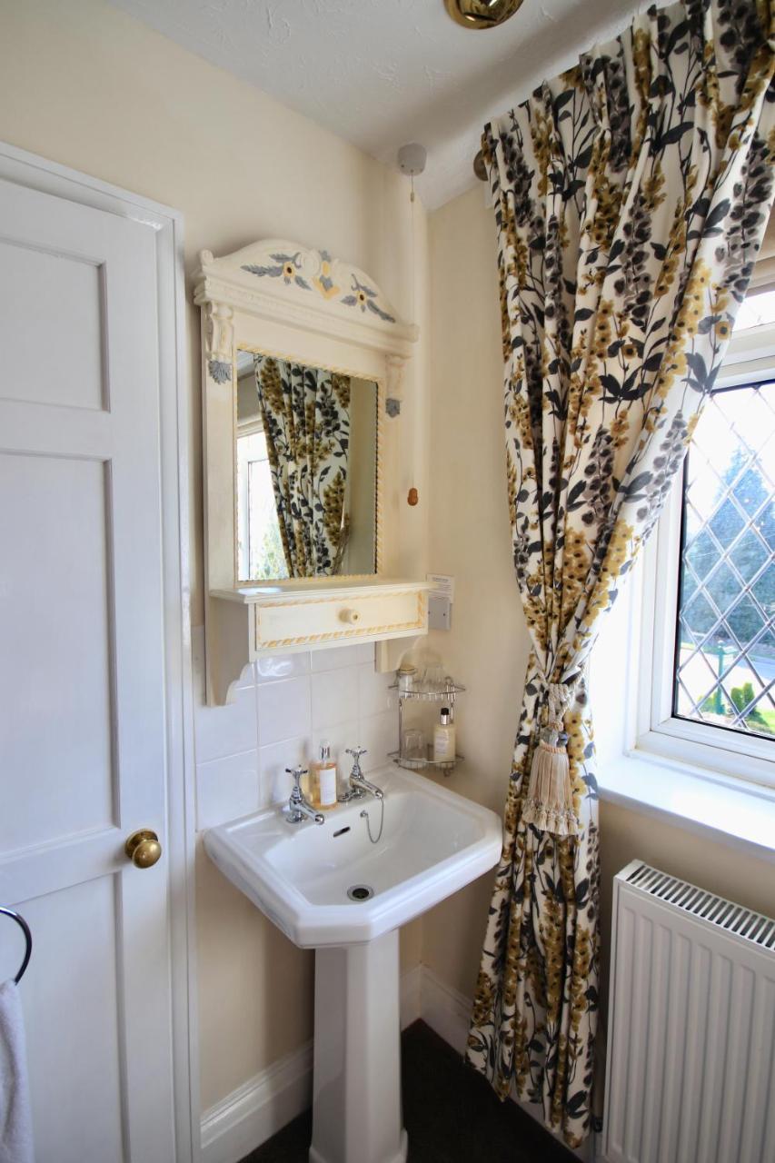 Windrush House Bed and Breakfast Μπρόντγουεϊ Εξωτερικό φωτογραφία